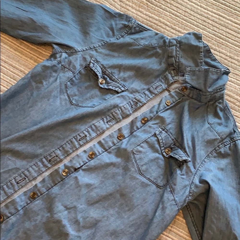 Button up - Picture 2 of 4